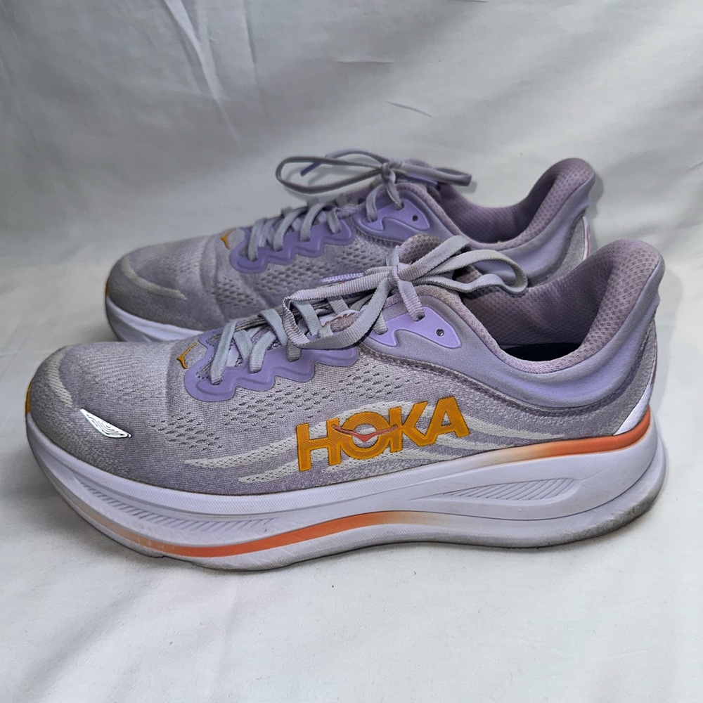 Hoka women’s Bondi 9 running shoes in the Aster Flower / Starlight Glow size 12D